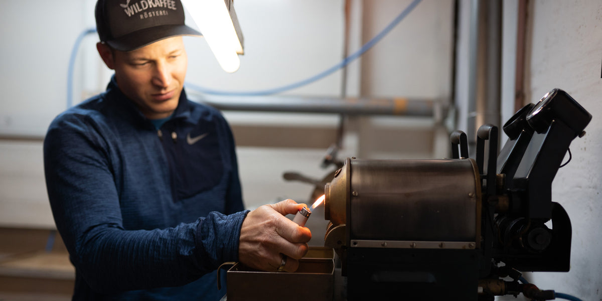 Traditioneller-Kaffee-Zubereitung-Braeuche-Roestung-Wildkaffe-Roesterei-Loring