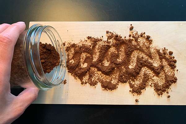 Wildkaffee-Roesterei_Blog_Kaffeesatz_Schneidebrett